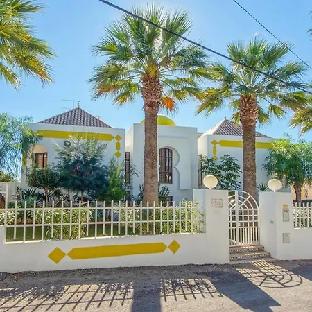 Villa Albuar *