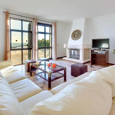 Villa Albuar *