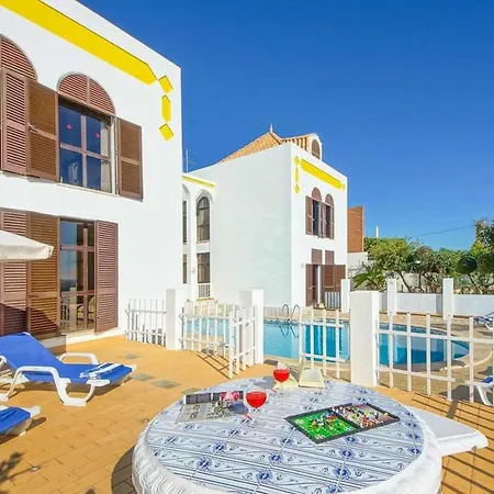 Albuar Villa Patroves