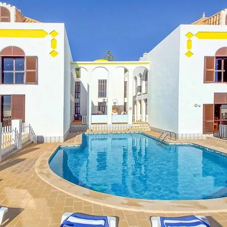 Albuar Villa Patroves